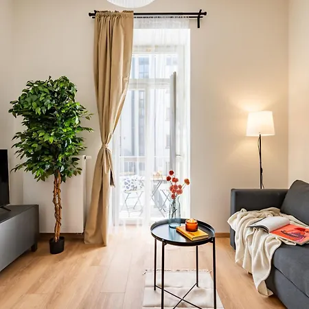 Days - One Bedroom With Balcony And Smart Tv